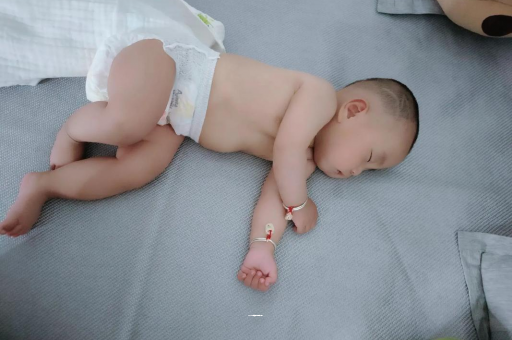 海拉尔怀孕多久肚子会胀气